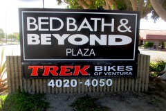 Bed, Bath & Beyond Plaza & Trek Bikes of Ventura Monument Sign