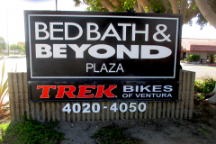 Bed, Bath & Beyond Plaza & Trek Bikes of Ventura Monument Sign