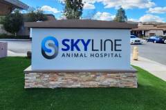 Skyline Animal Hospital signs in Thousand Oaks, California by Dave