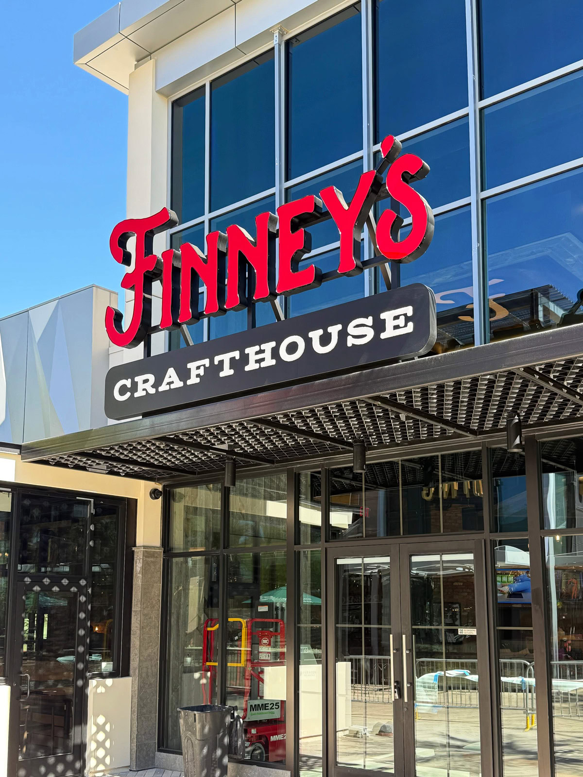 Custom exterior storefront signage for Finney’s Crafthouse at its Las Vegas, Nevada location.