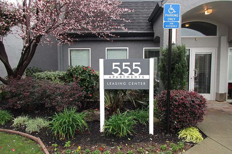 555 Apartments Post & Panel Monument Sign