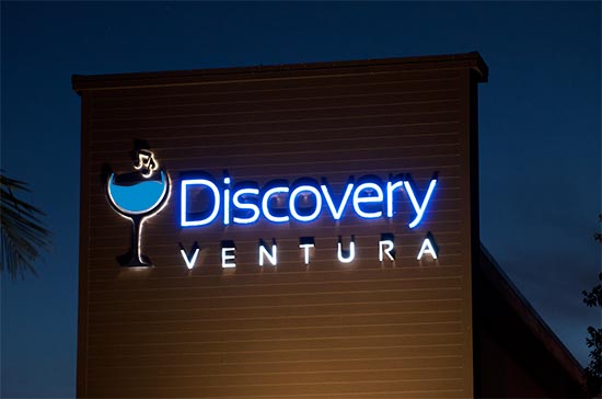 Discovery Ventura dimensional sign