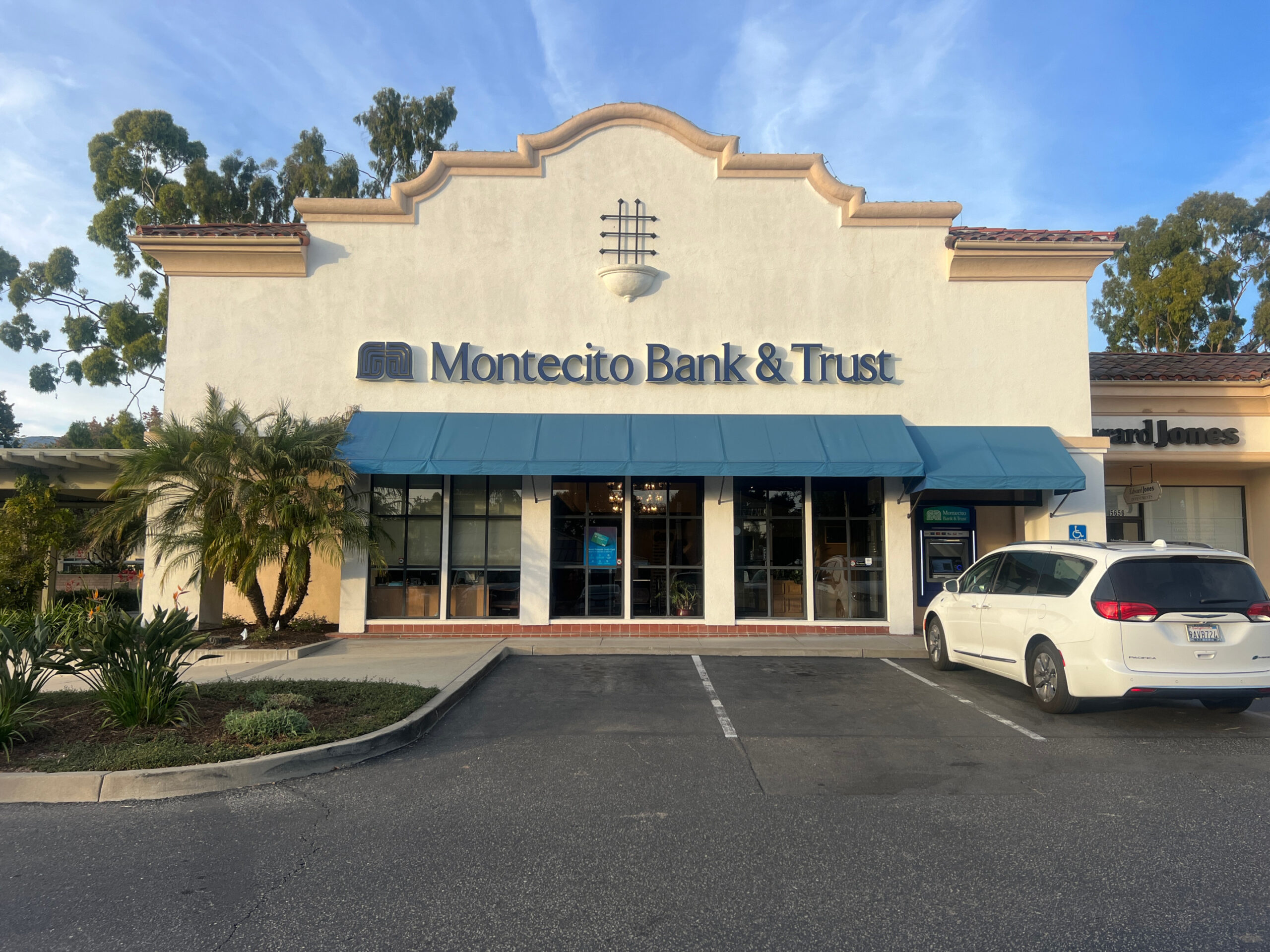 Goleta signs – Bank signs like this one for Montecito Bank & Trust are one of our specialties. We have several banks as customers.