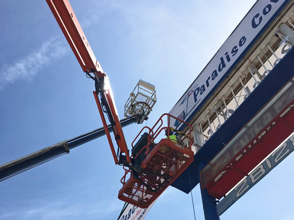 Paradise Cove pylon sign in Malibu showing existing fluorescent tubes before LED sign retrofit by Dave’s Signs