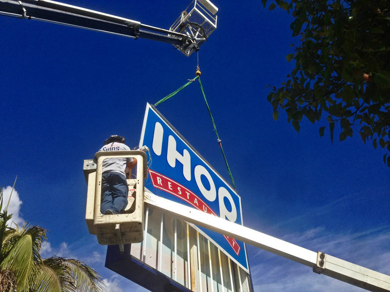 IHOP pylon sign in Ventura, California with fluorescent sign lighting before LED retrofit installation by Dave’s Signs
